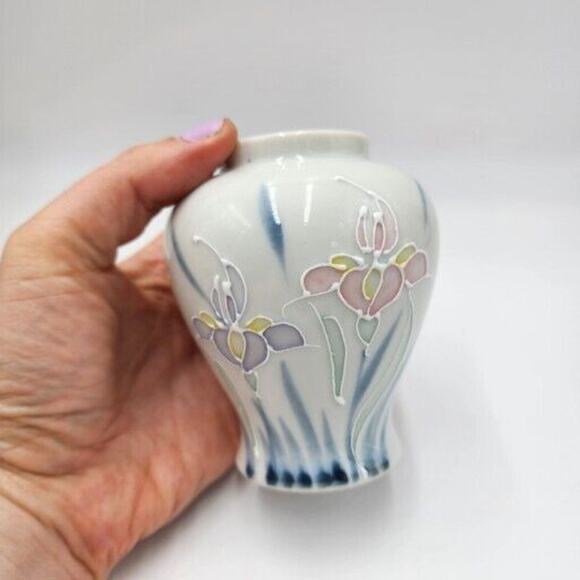 Vintage Iris Otagiri Japan Vase Hand Painted Raised Flowers 4.5" Feminine Pink - Picture 2 of 9